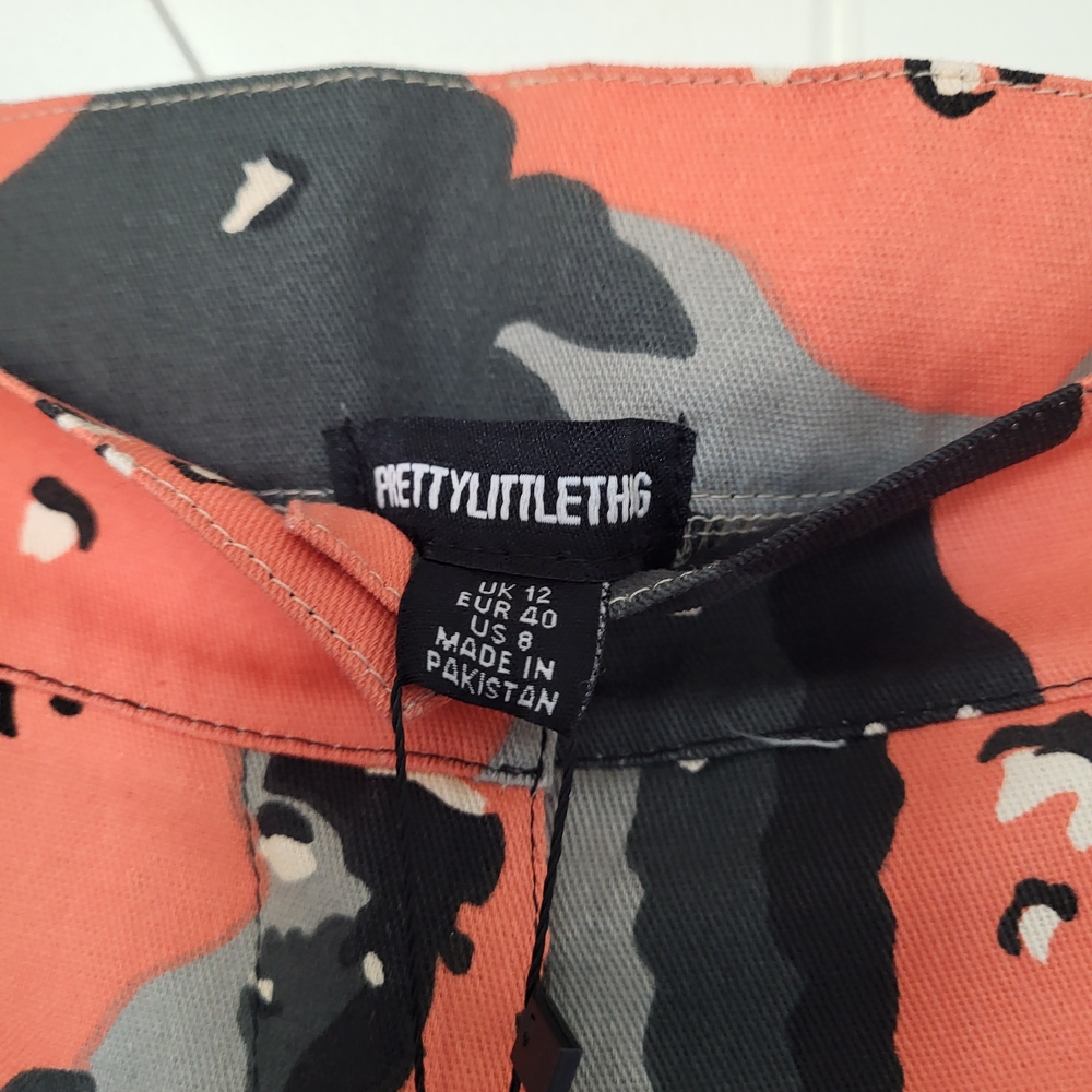 Size 8 Cargo Pants, Wide Leg, High Waist, Super Baggy, Orange and Black Camo - Picture 9 of 12